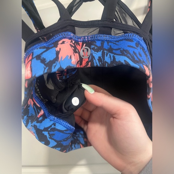 Lululemon sports bra - Picture 3 of 3